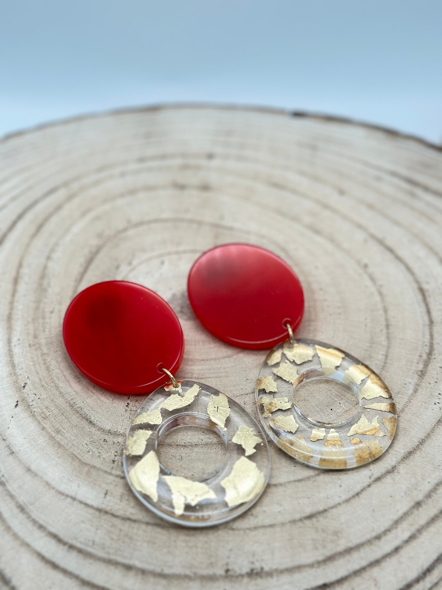 Boucles d’oreilles plaque rouge et créole ovale feuille d’or- Francine BRAMLI