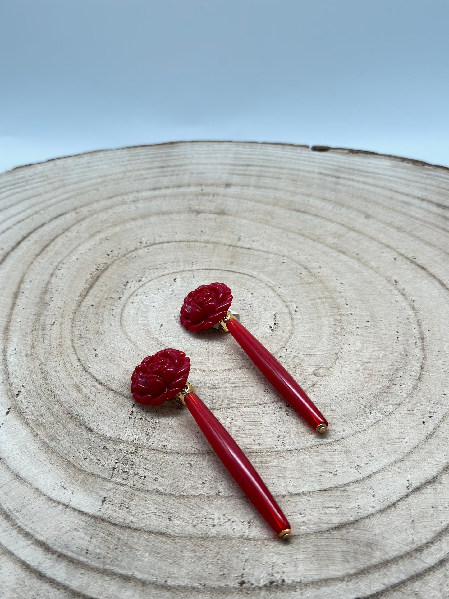 Boucles d’oreilles bâton rouge cabochon camélia - Francine BRAMLI