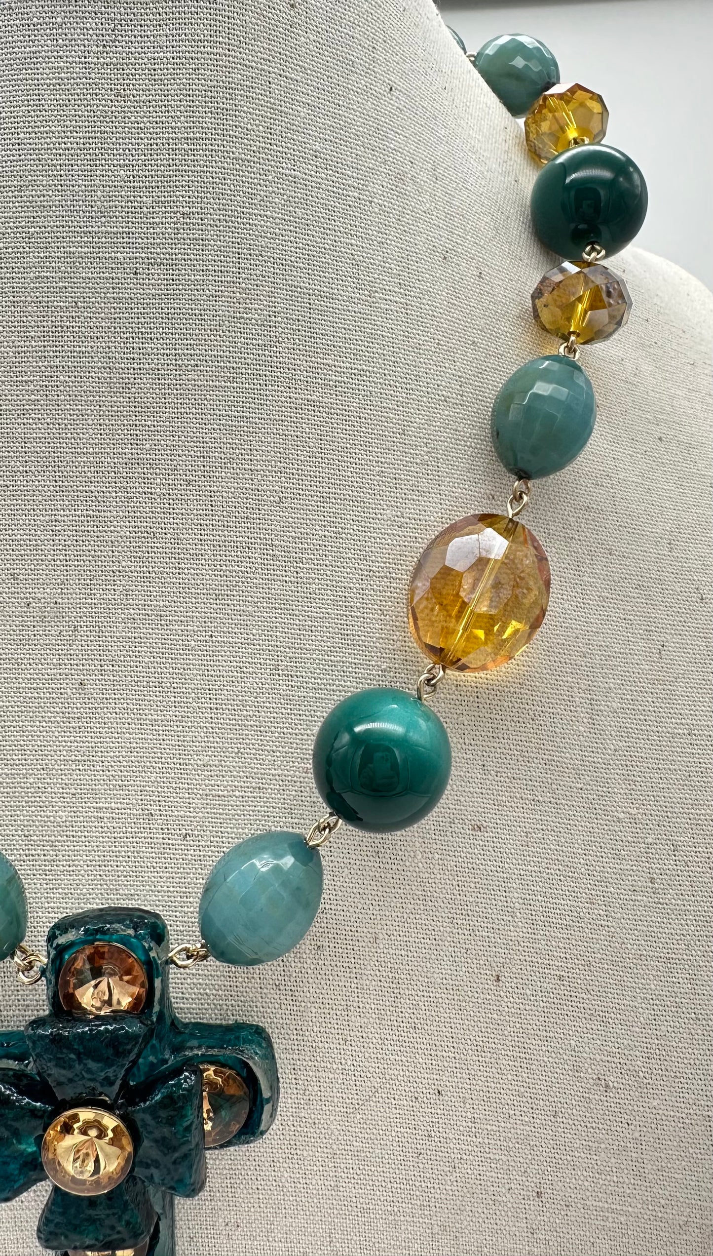 COLLIER CROIX ÉLÉMENTS SCINTILLANTS - Francine BRAMLI