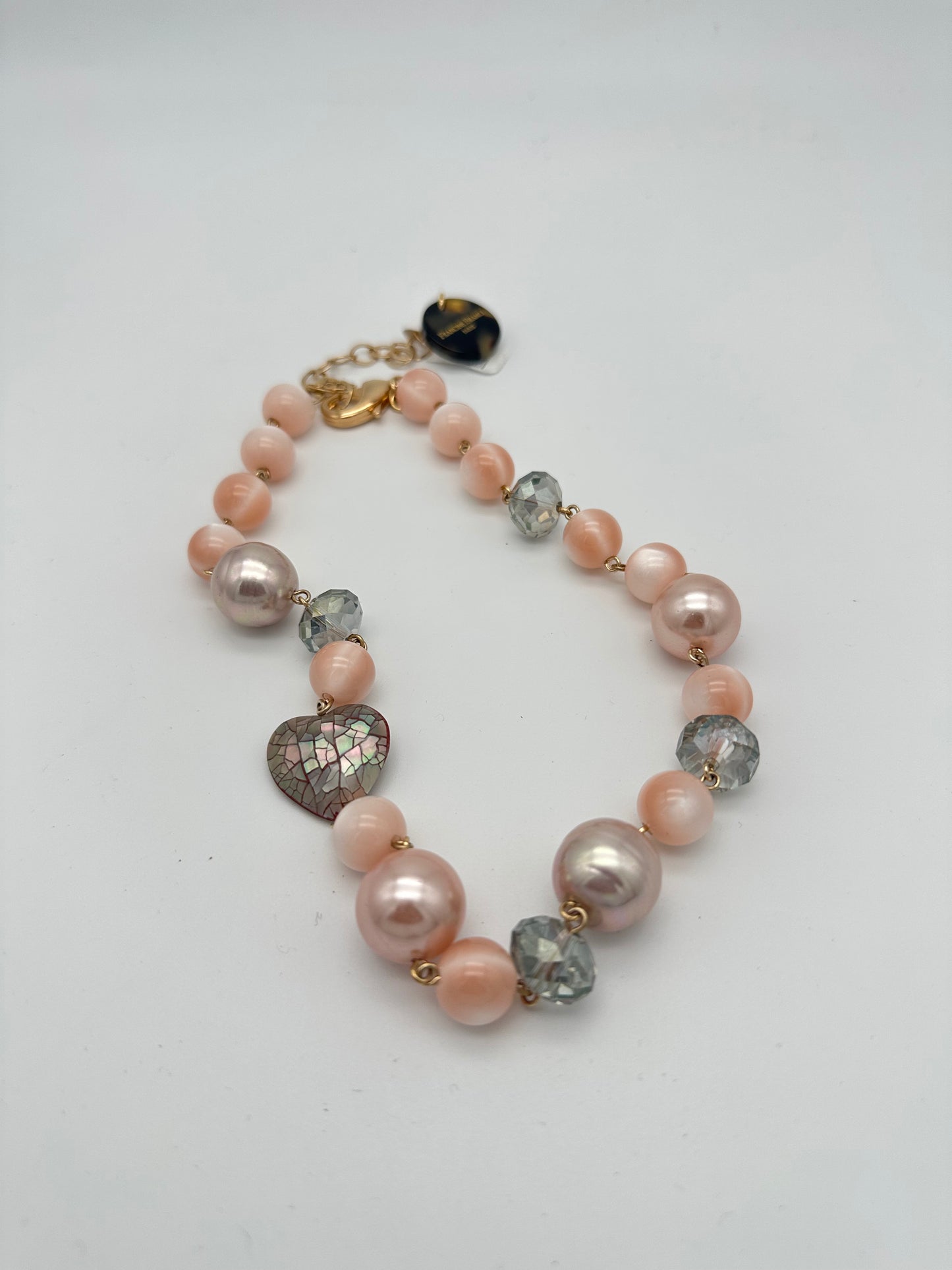 Collier rose pale, perles fantaisies et perles de Majorque, éléments scintillants, cœur effet nacre - FrancineBRAMLI
