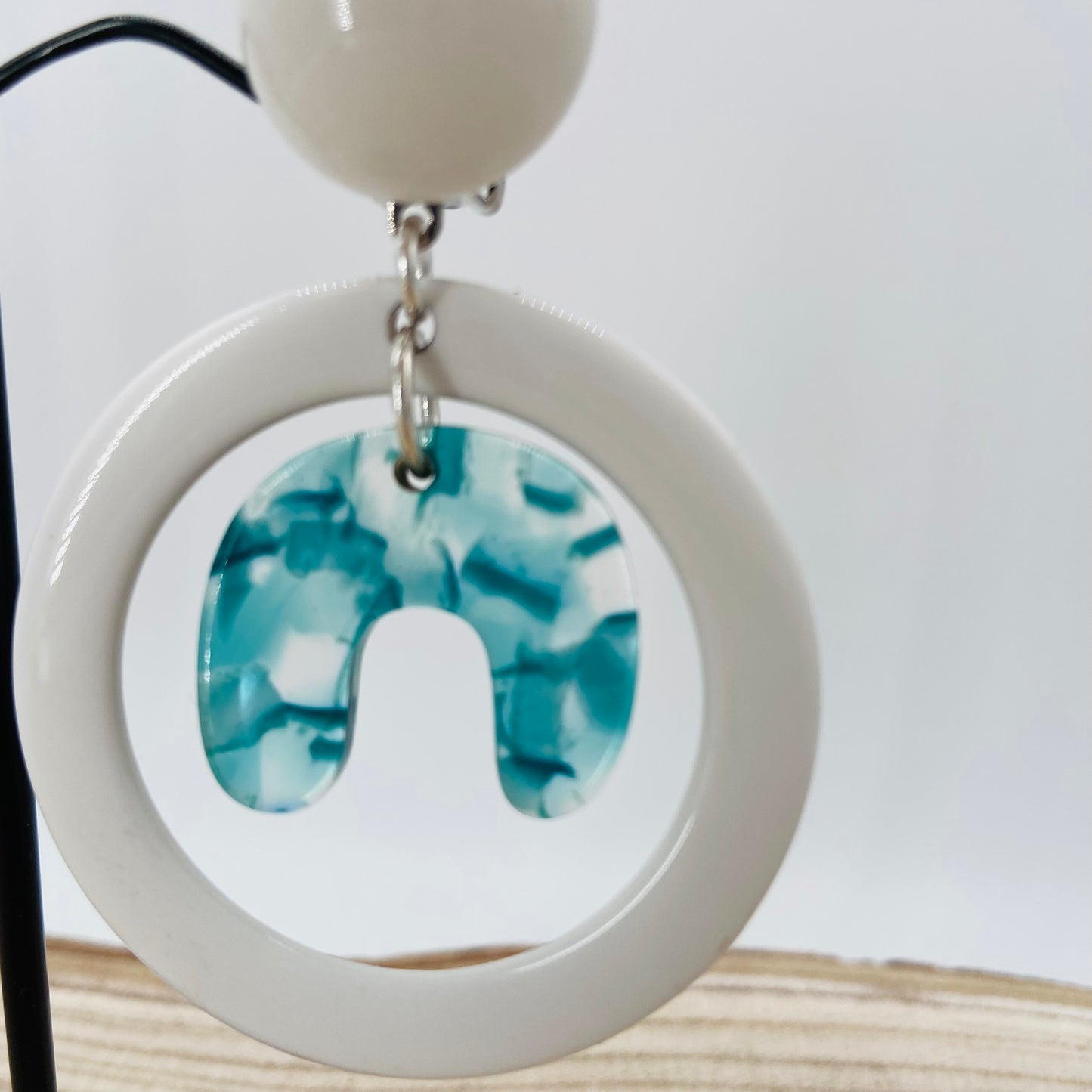BOUCLES D'OREILLES petites créoles blanches - Francine BRAMLI