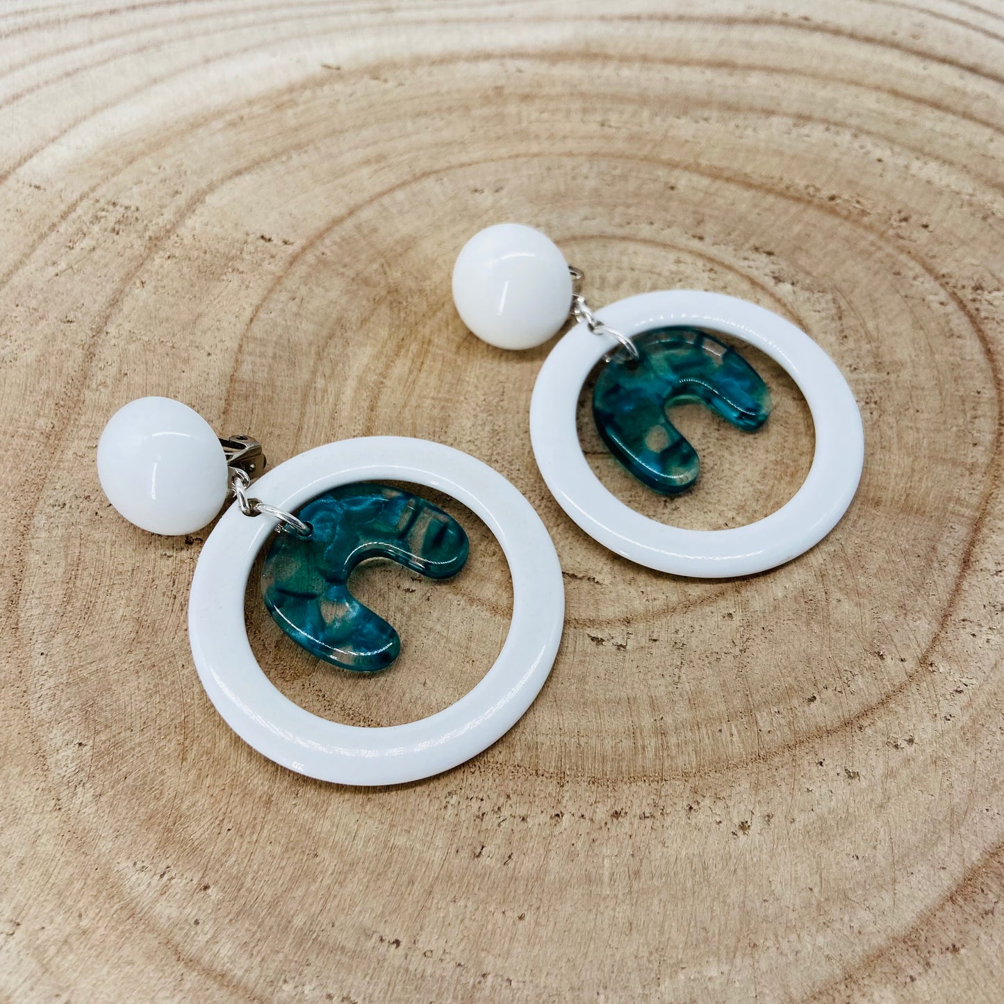 BOUCLES D'OREILLES petites créoles blanches - Francine BRAMLI