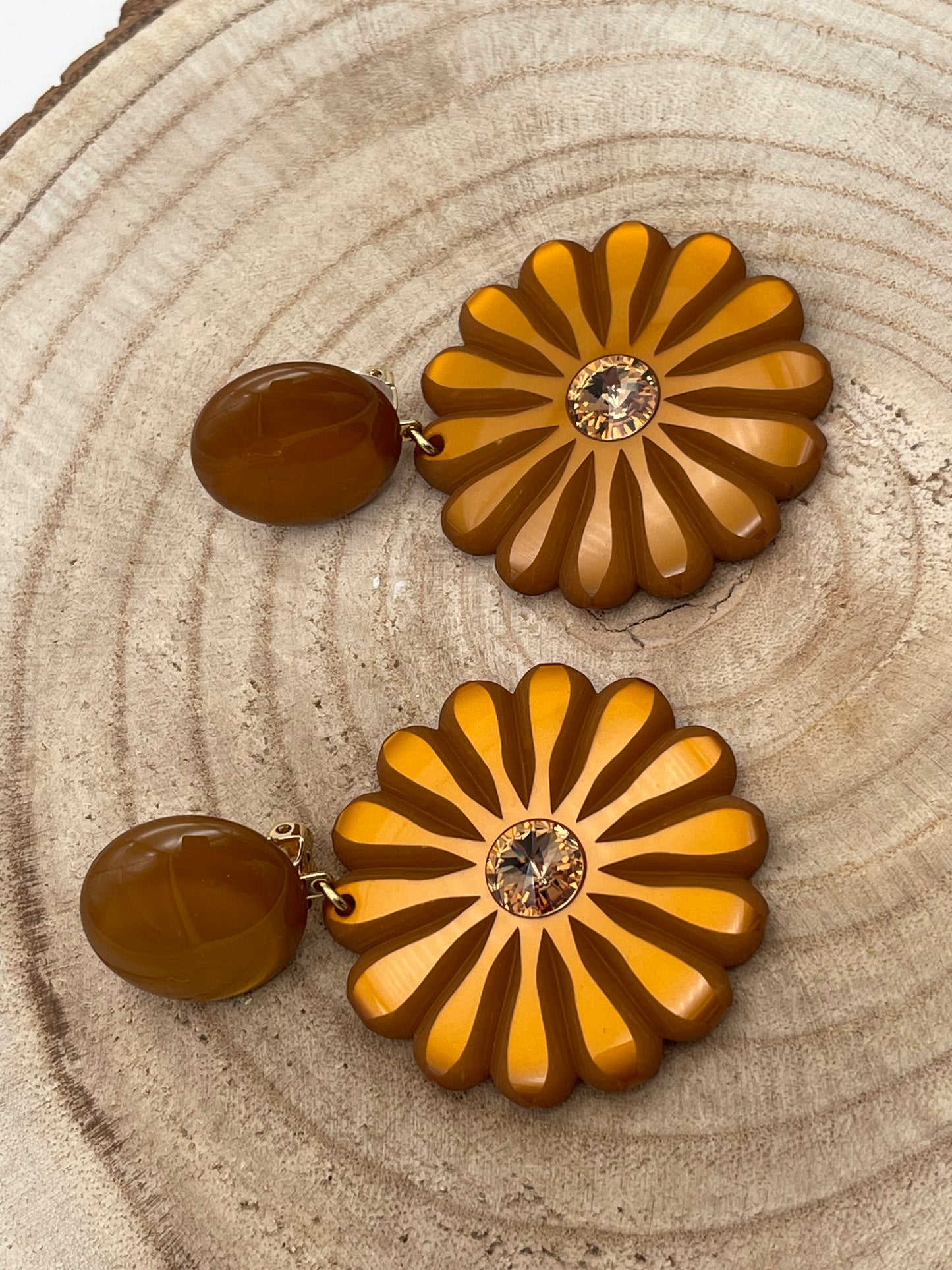 PENSEE Boucles d'oreilles en résine végétale; Francine Bramli