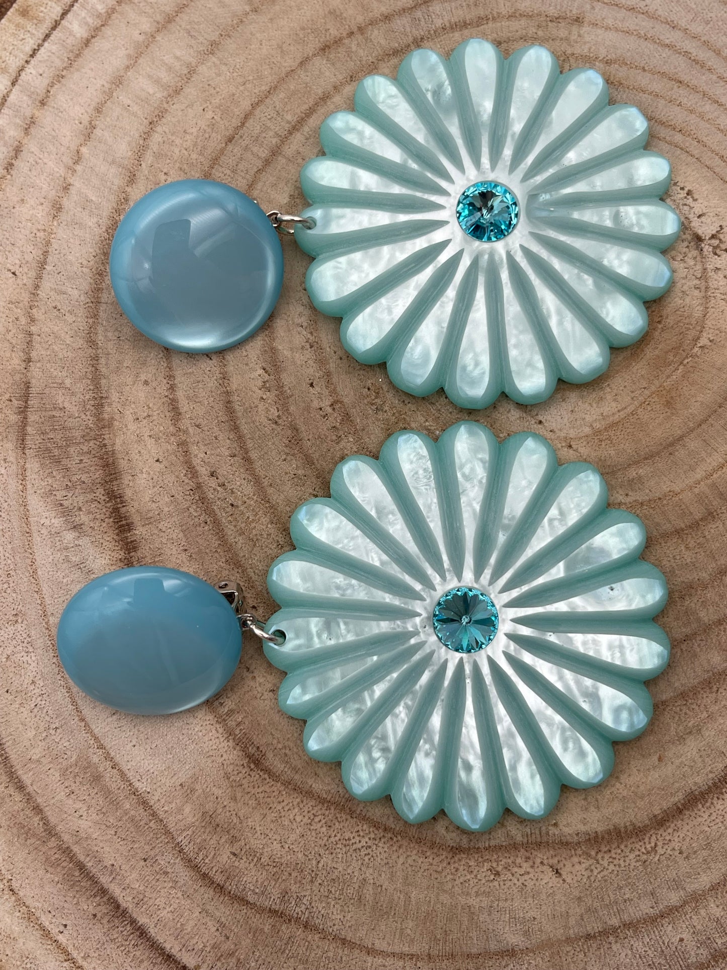 PENSEE Boucles d'oreilles en résine végétale; Francine Bramli