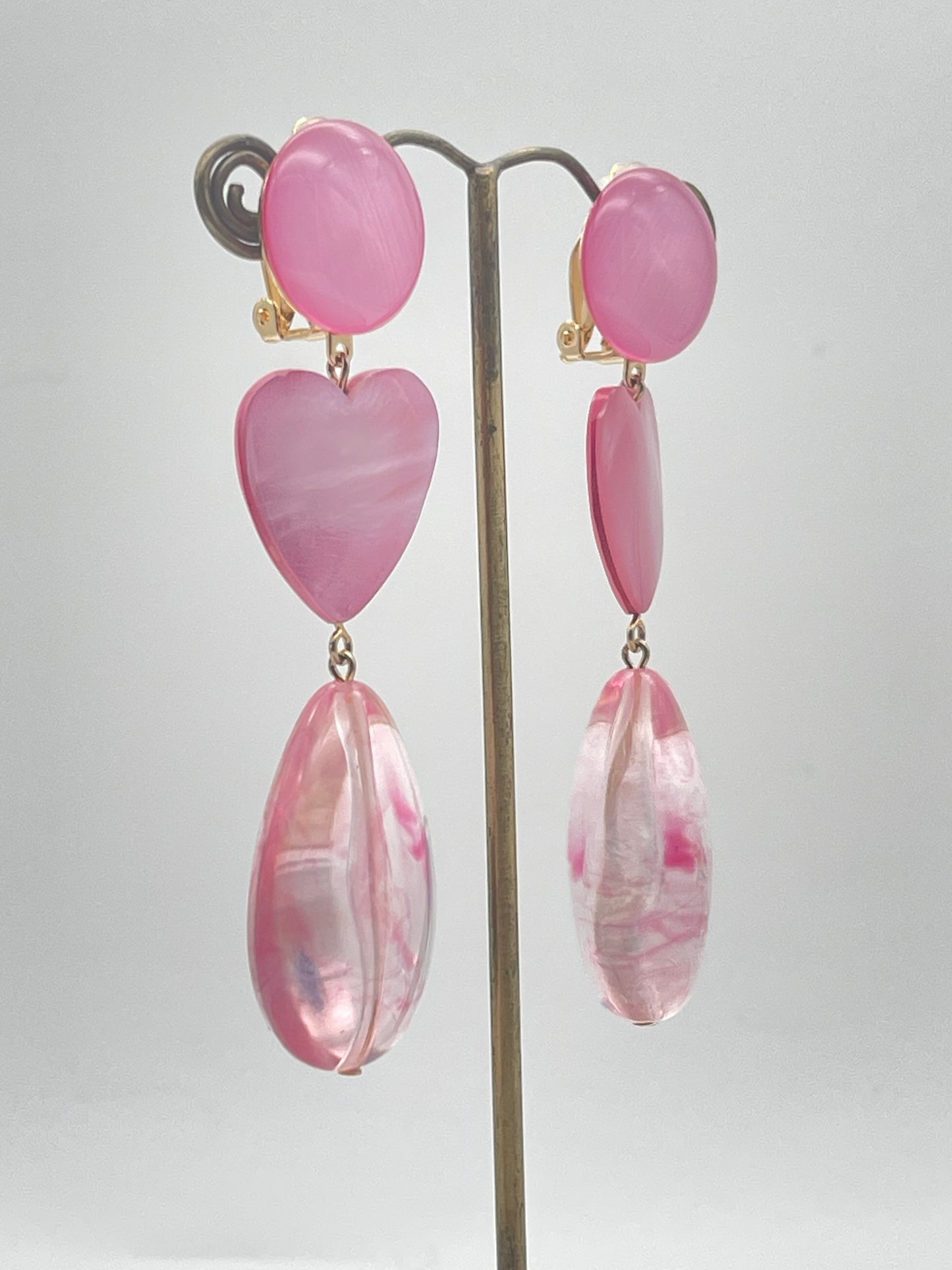 Boucle d'oreille rose coeur; Francine BRAMLI