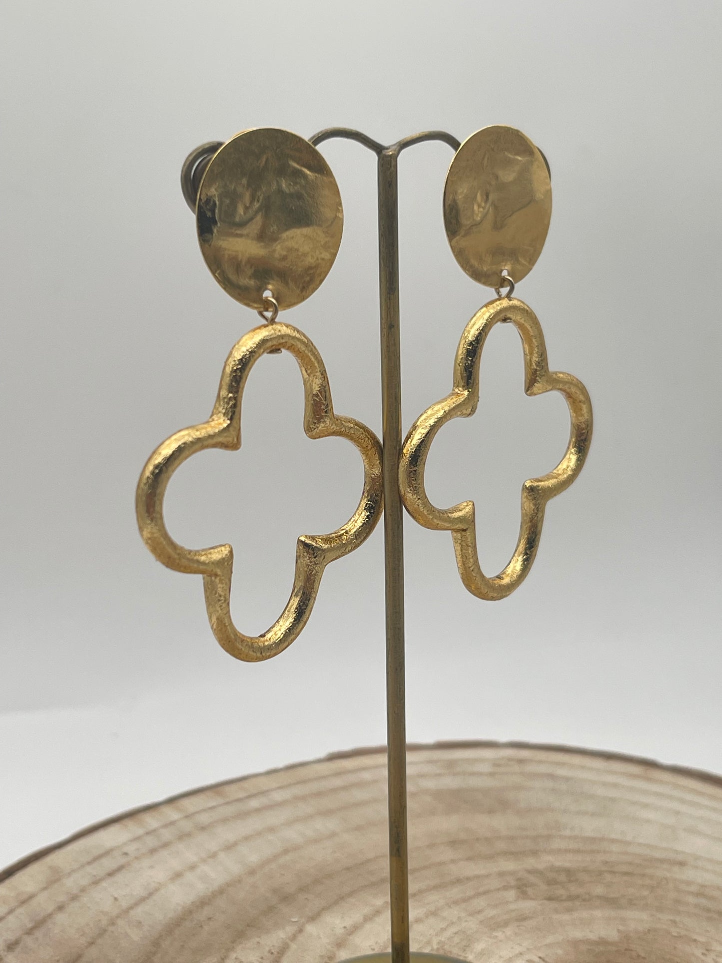Boucle d'oreille doré; Francine BRAMLI