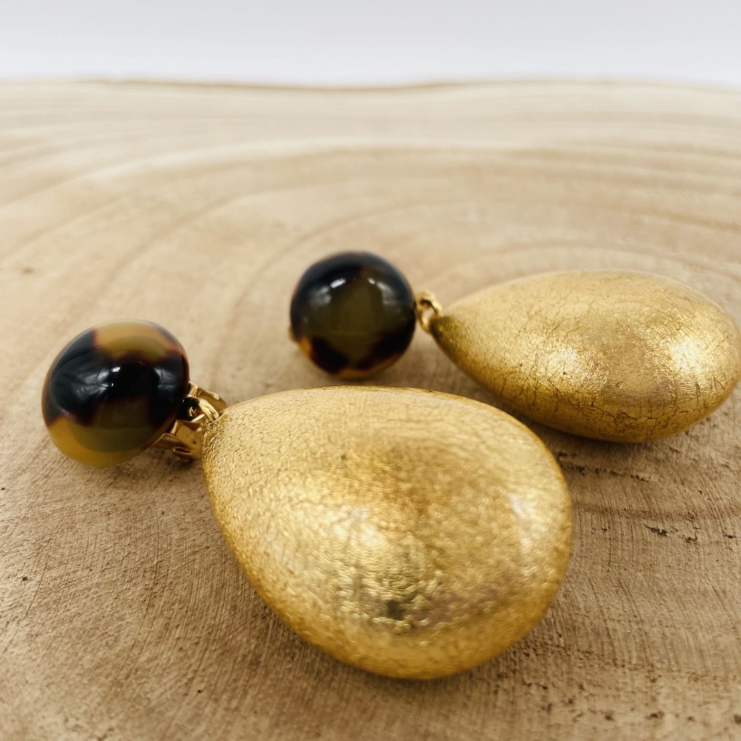 Boucles d'oreilles marrons gouttes dorées - Francine BRAMLI