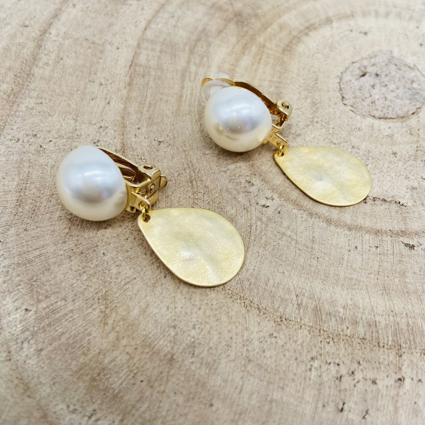 Boucles d'oreilles petite feuille dorée - Francine BRAMLI