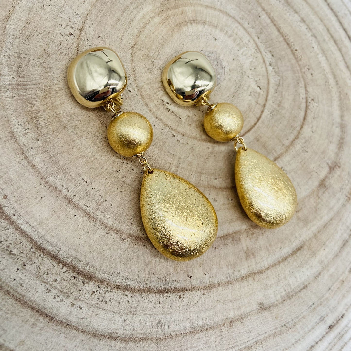 Boucles d'oreilles gouttes dorées - Francine BRAMLI