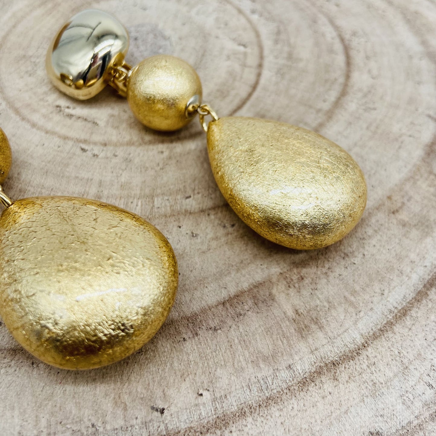 Boucles d'oreilles gouttes dorées - Francine BRAMLI