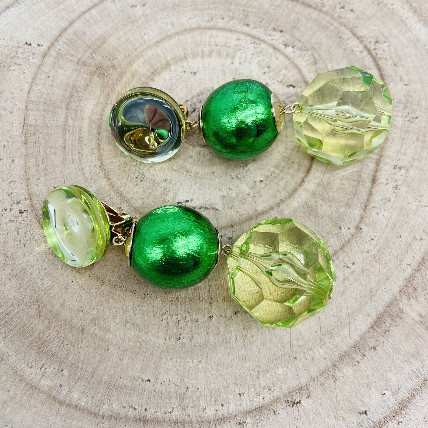 Boucles d'oreilles boules vertes - Francine BRAMLI