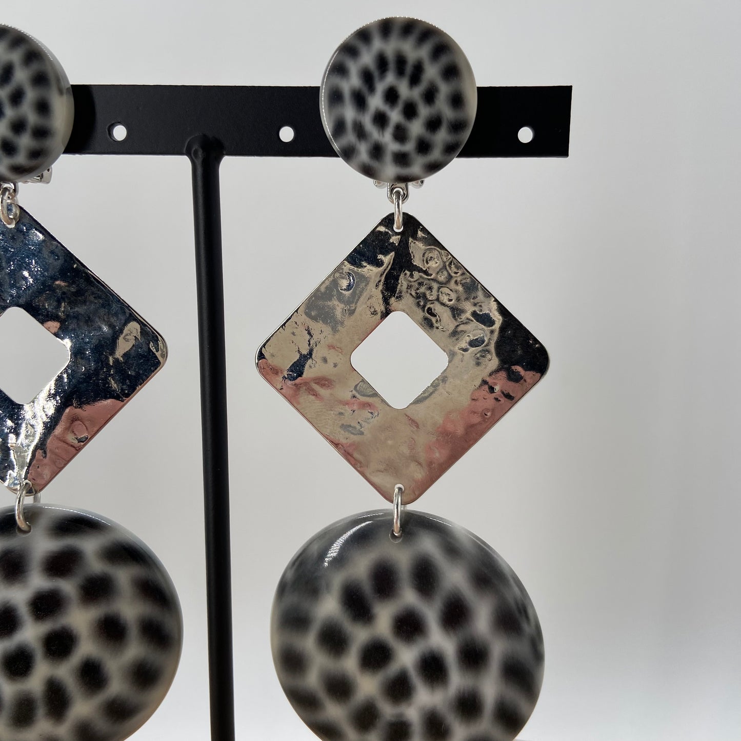 Boucles d'oreilles argentées martelées - Francine BRAMLI