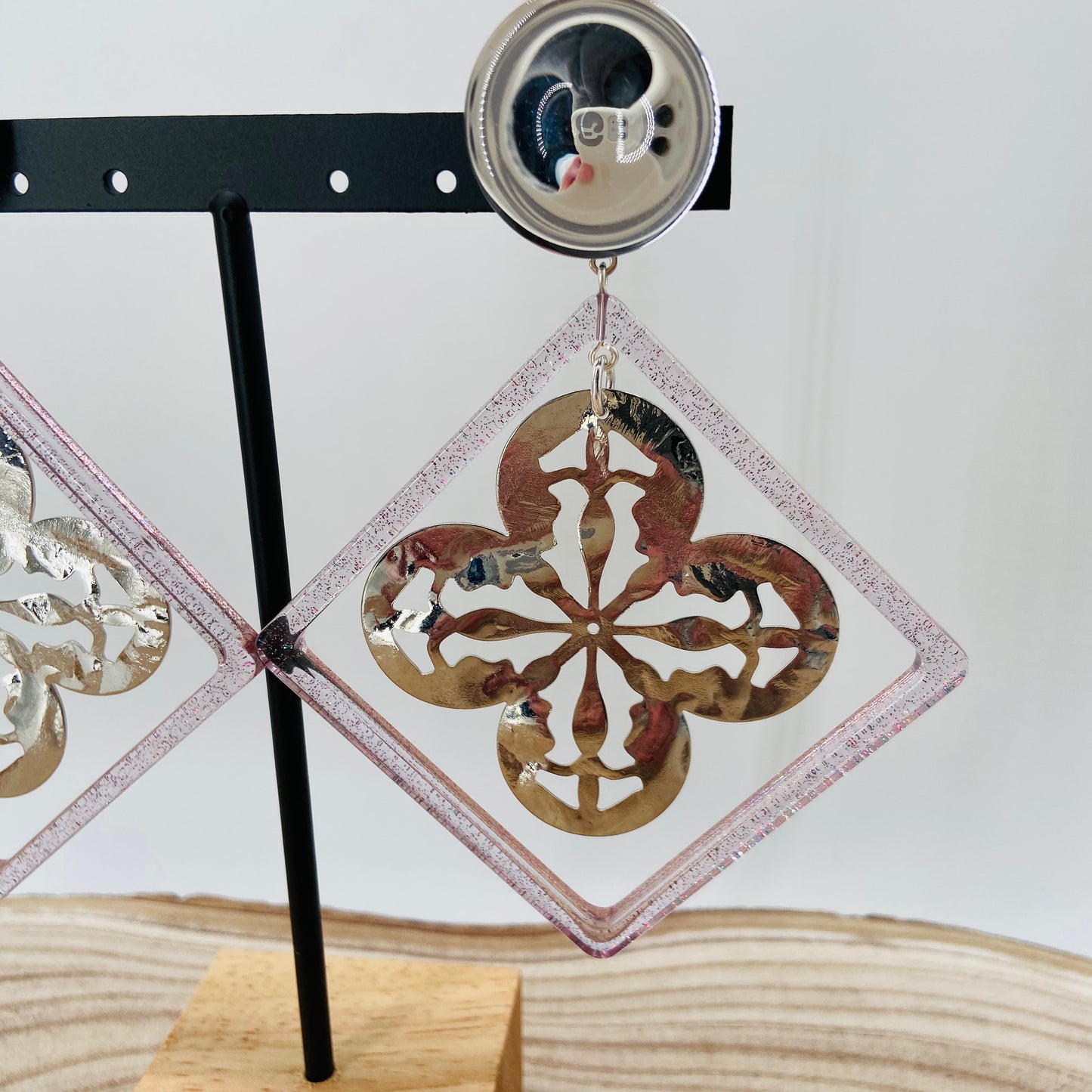 BOUCLES D'OREILLES carrée et fleurs métal- Francine BRAMLI