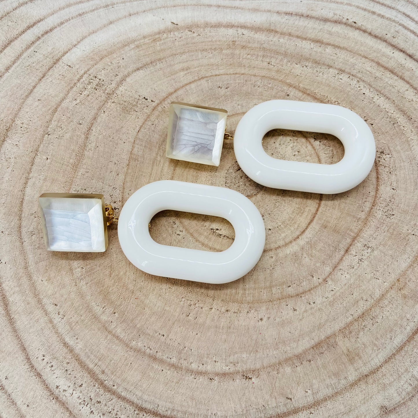 BOUCLES D'OREILLES ovales blanches - Francine BRAMLI