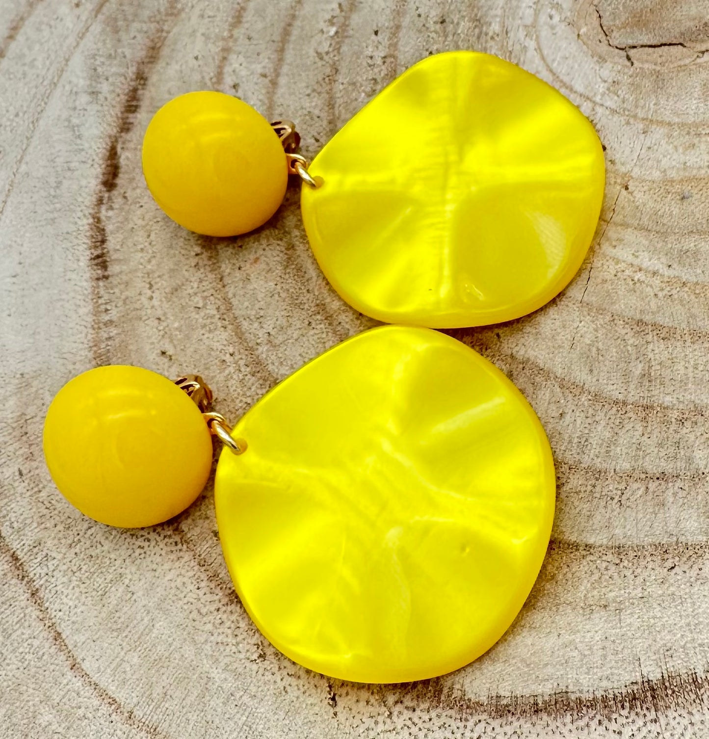 Boucles d'oreilles Vénus S en résine végétale; Francine BRAMLI