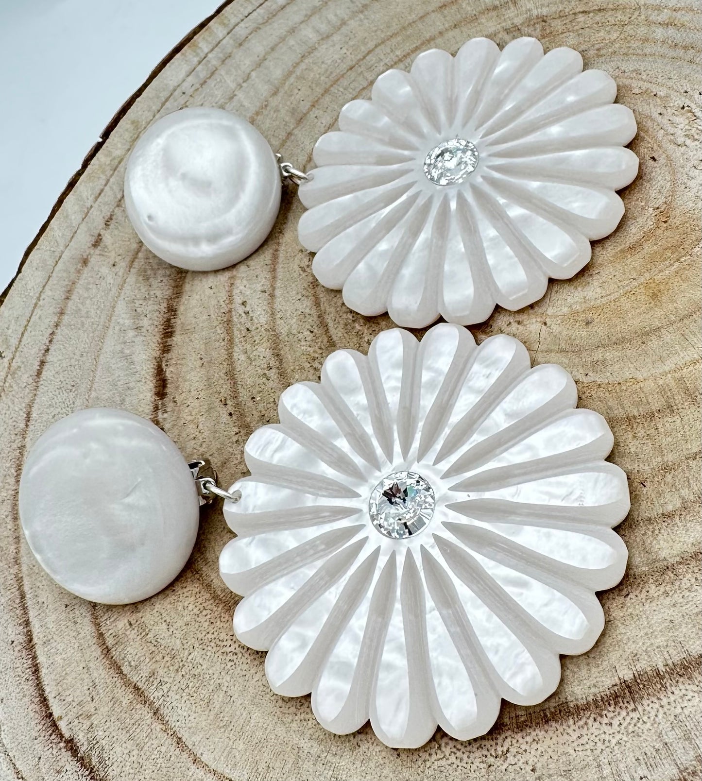 PENSEE Boucles d'oreilles en résine végétale; Francine Bramli