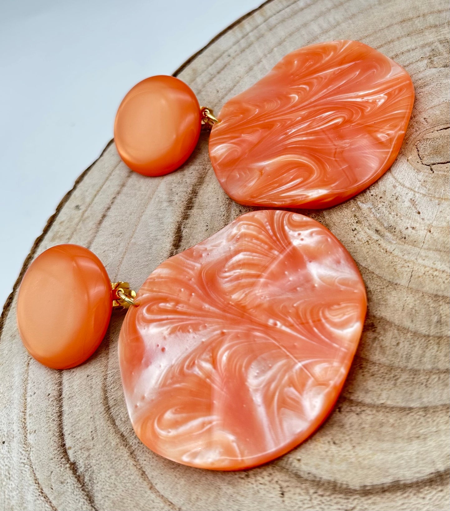 Boucles d'oreilles Vénus M en résine végétale; Francine BRAMLI