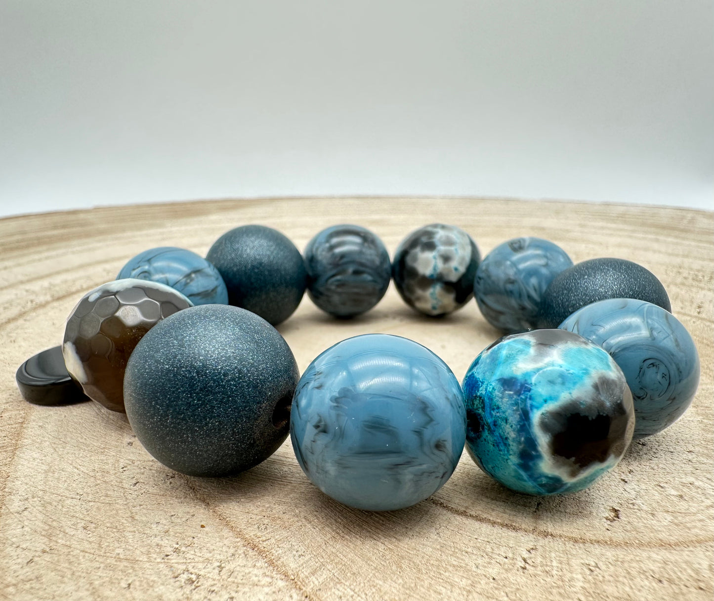 BRACELET ÉLASTIQUE PERLES FANTAISIE / ÉLÉMENTS SCINTILLANTS - Francine BRAMLI