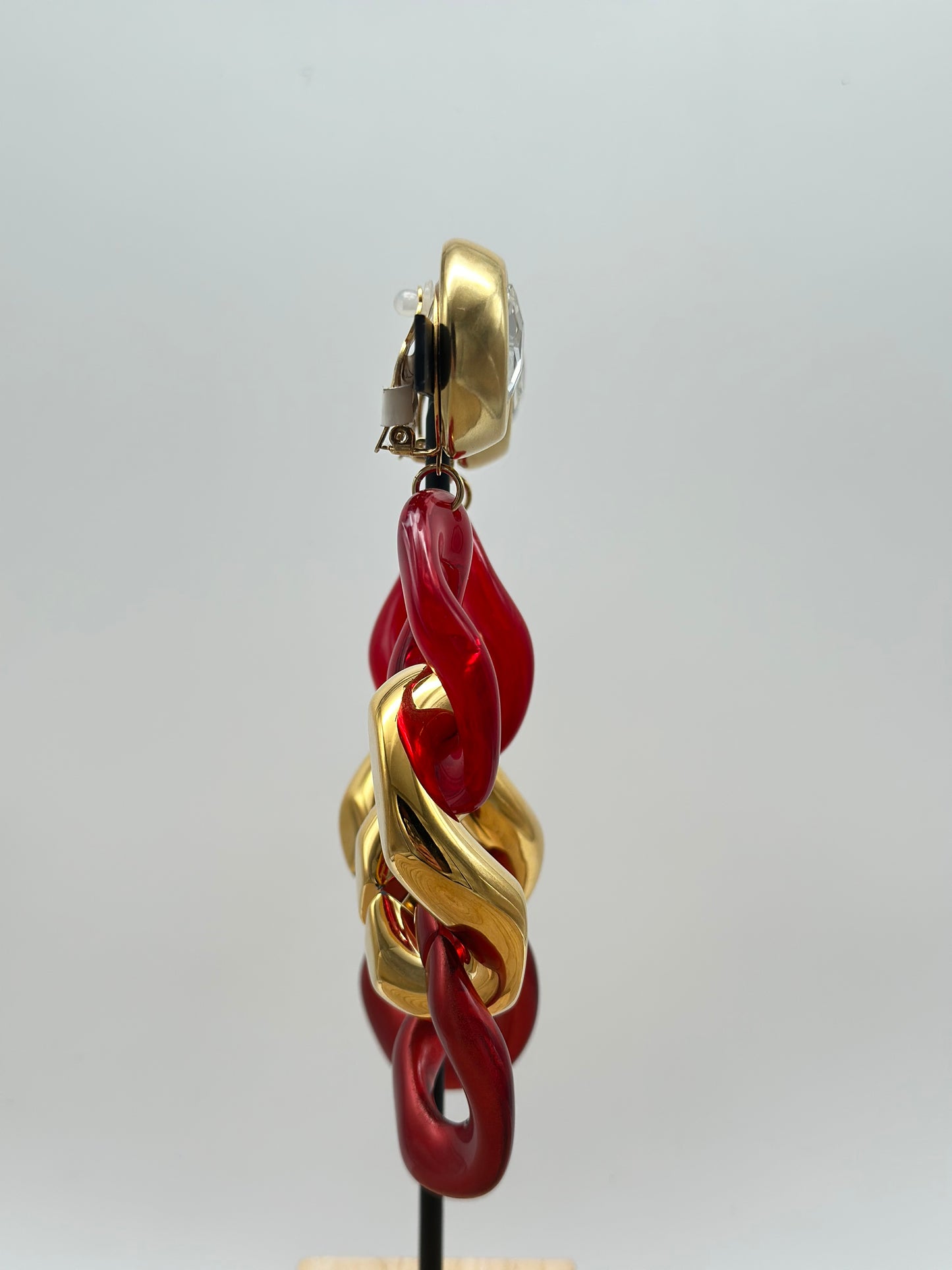 Boucles d’oreilles maillon rouge et doré - Francine BRAMLI