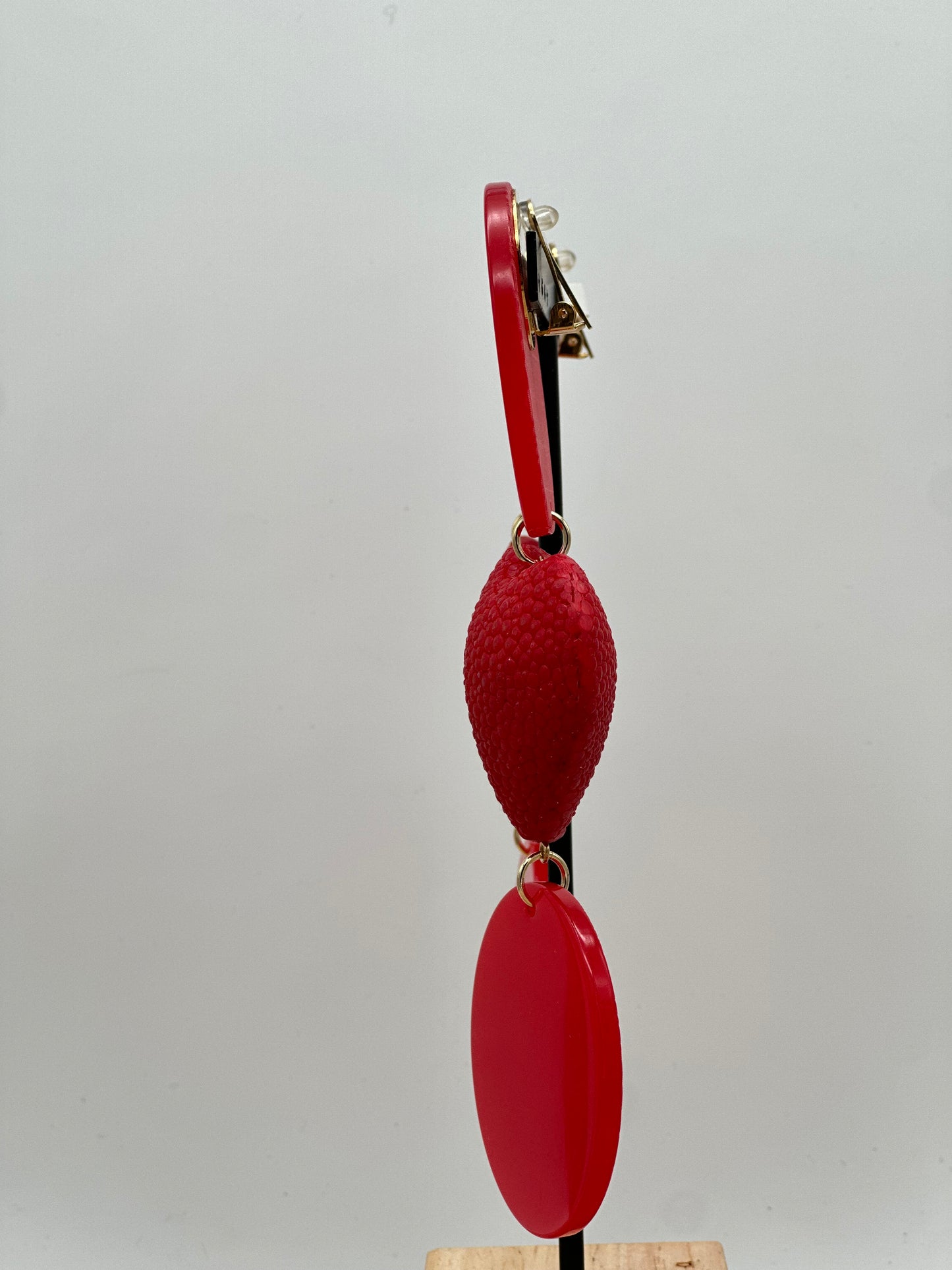 Boucles d’oreilles plaque rouge et cœur galuchat - Francine BRAMLI
