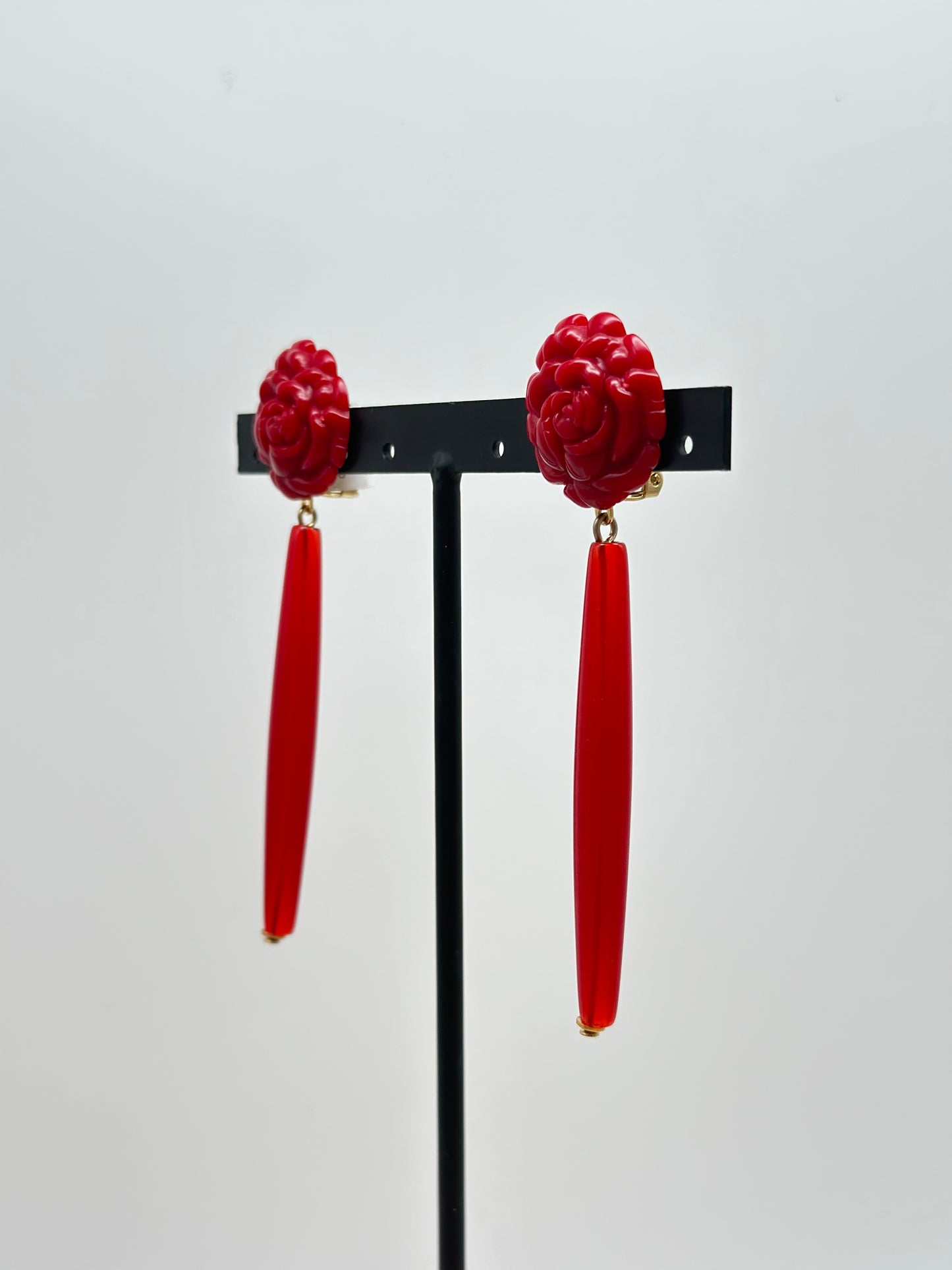 Boucles d’oreilles bâton rouge cabochon camélia - Francine BRAMLI
