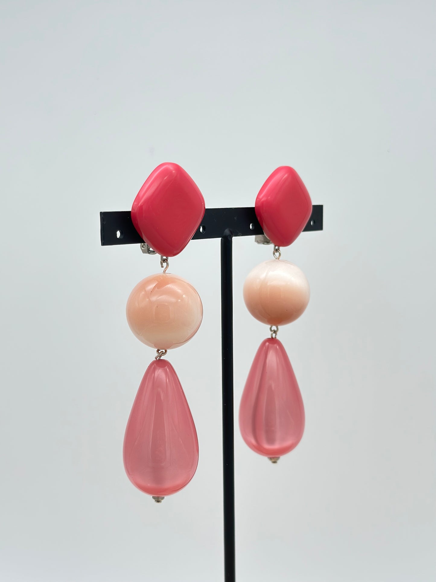Boucles d’oreilles roses perle fantaisie et goutte Cayenne - Francine BRAMLI