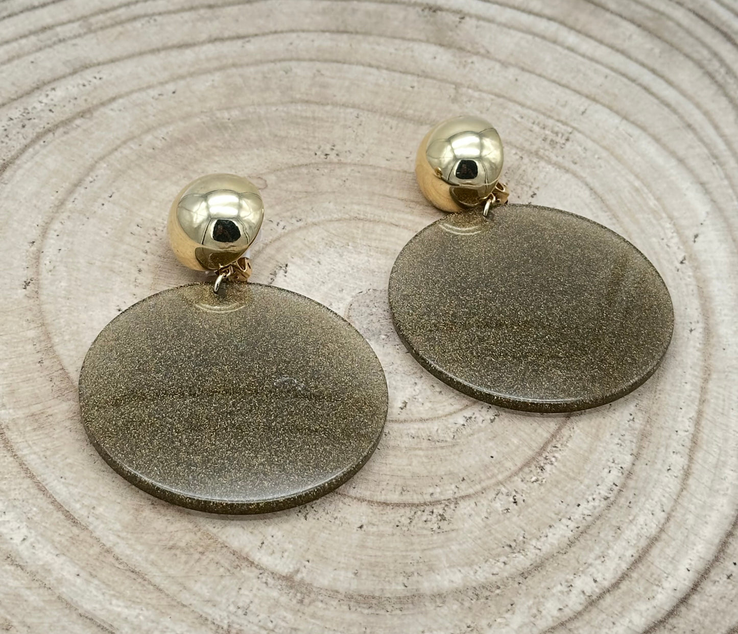 BOUCLES D'OREILLES PLAQUES PAILLETTES DORÉES TRANSLUCIDES- Francine BRAMLI