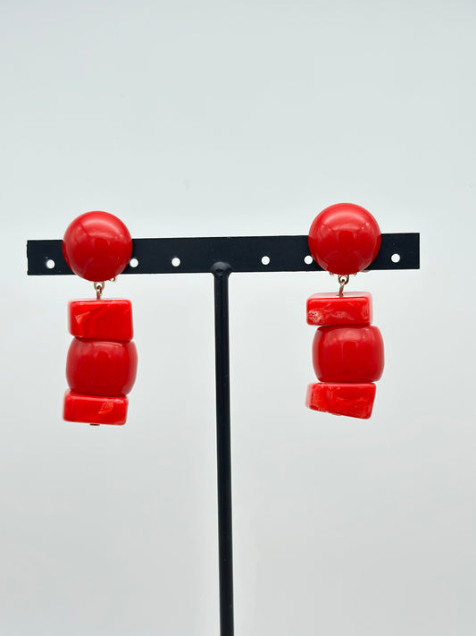 Boucles d’oreilles rouges perles éléments carrés - Francine BRAMLI