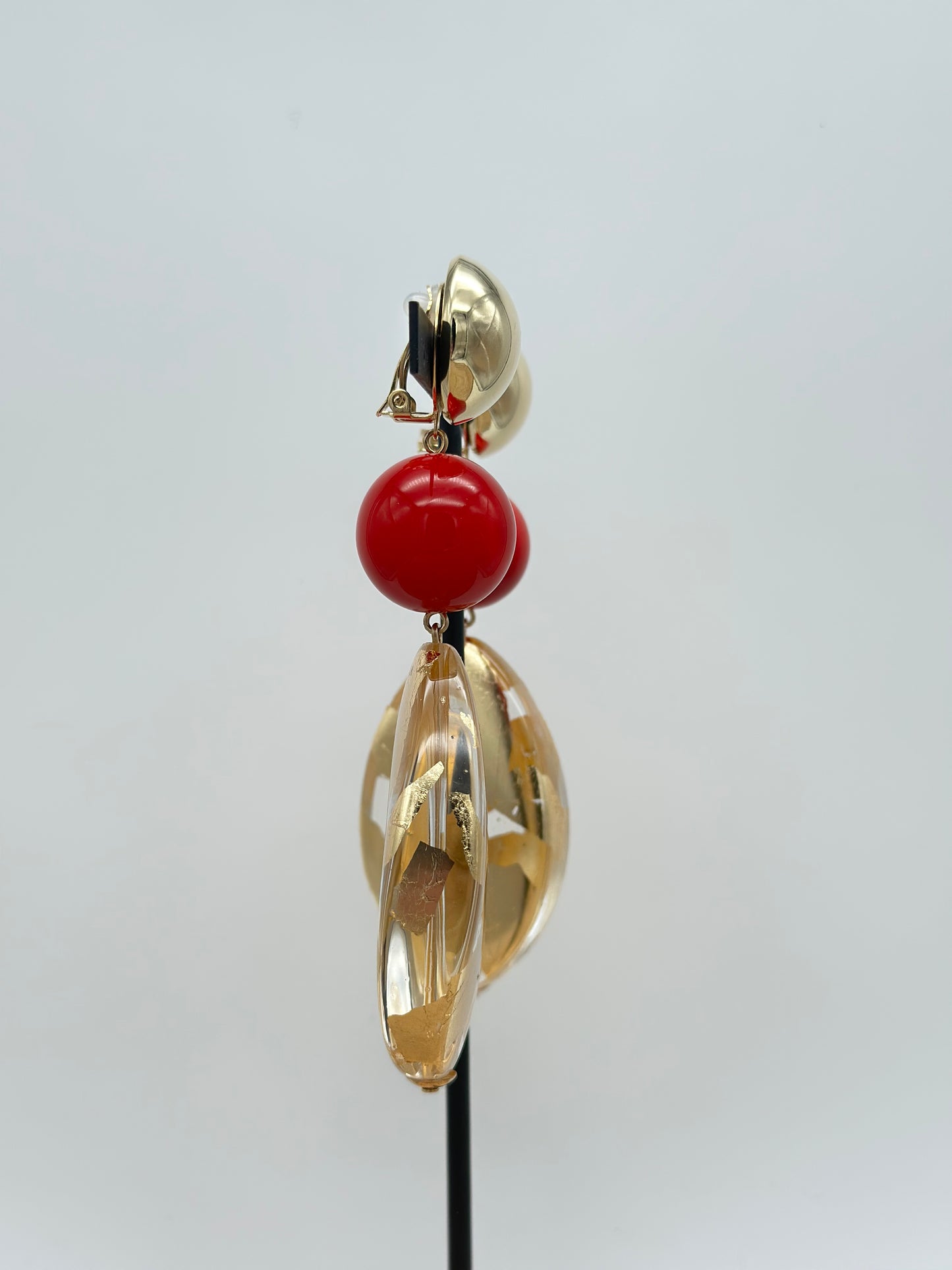 Boucles d’oreilles perle rouge et goutte feuille d’or- Francine BRAMLI