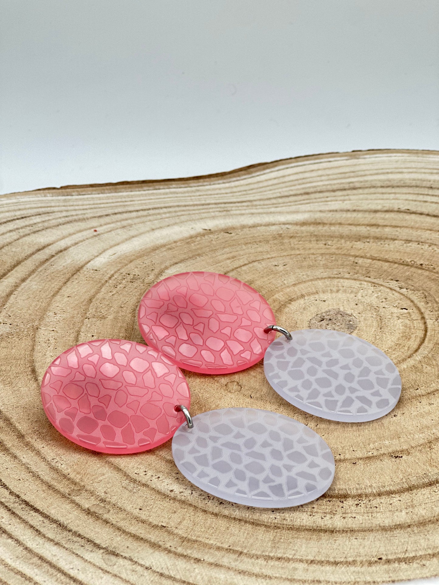 Boucles d’oreilles GIRAFE roses et blanches - Francine BRAMLI