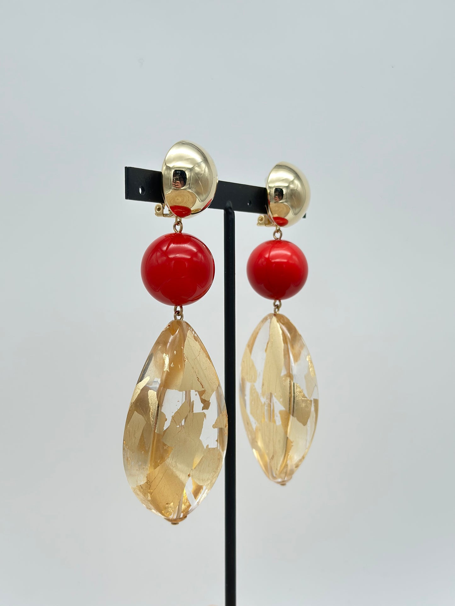 Boucles d’oreilles perle rouge et goutte feuille d’or- Francine BRAMLI