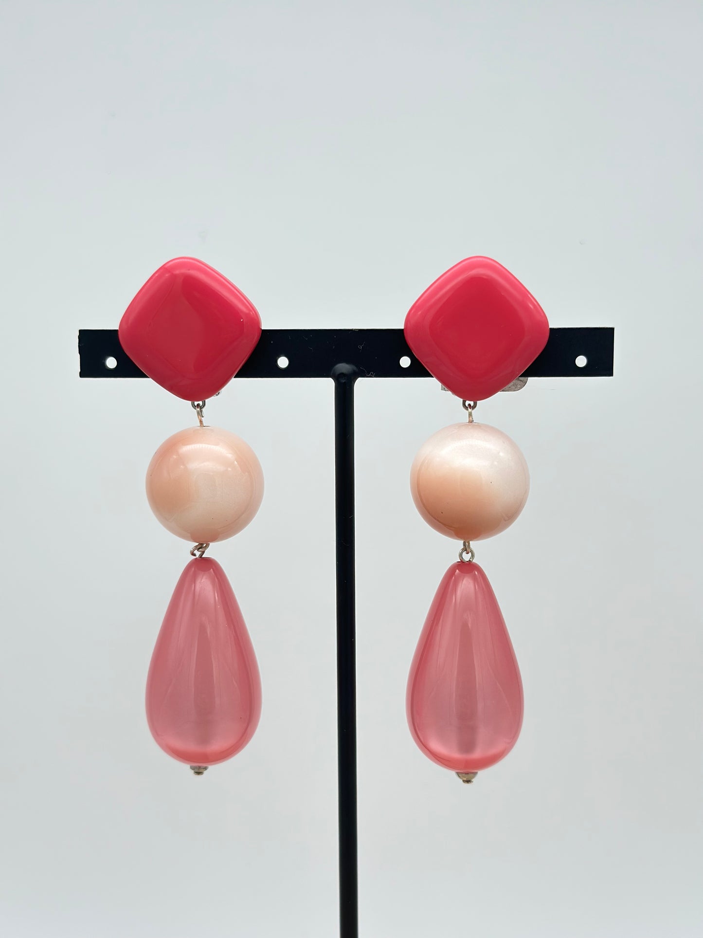 Boucles d’oreilles roses perle fantaisie et goutte Cayenne - Francine BRAMLI