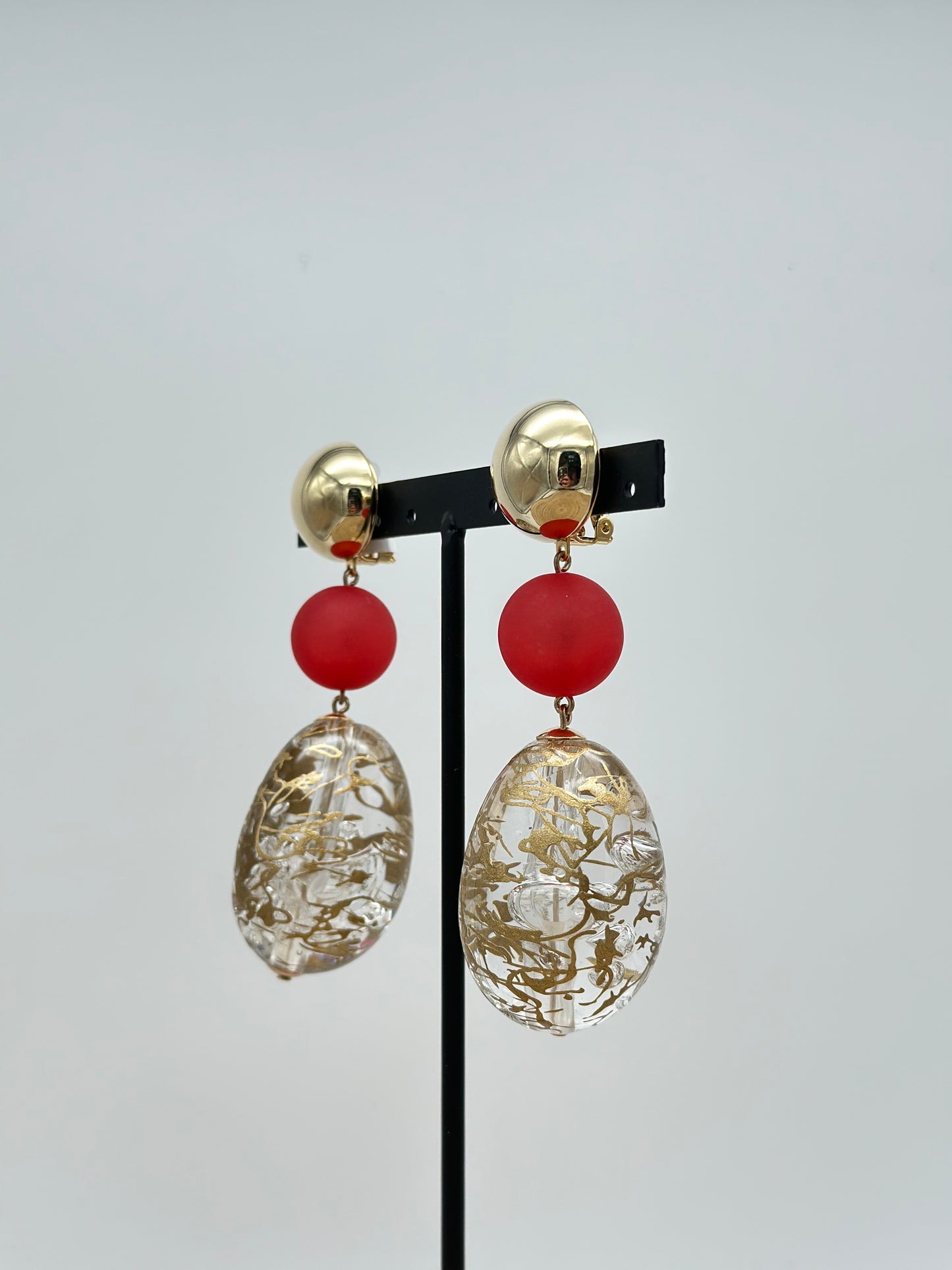 Boucles d’oreilles goutte et perle fantaisie rouge- Francine BRAMLI