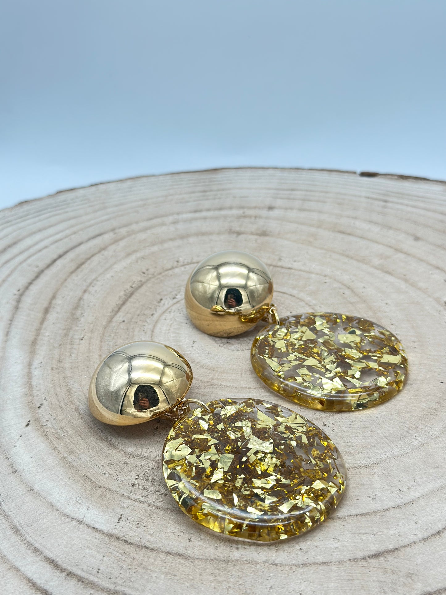 Boucles d’oreilles plaque ronde transparente avec feuille d’or - Francine BRAMLI