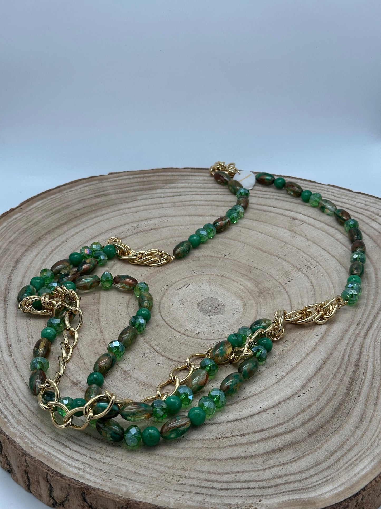 Sautoir / collier éléments scintillants vert