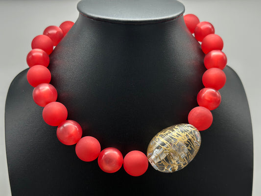 Collier perles fantaisies rouges avec élément résine transparent - Francine BRAMLI