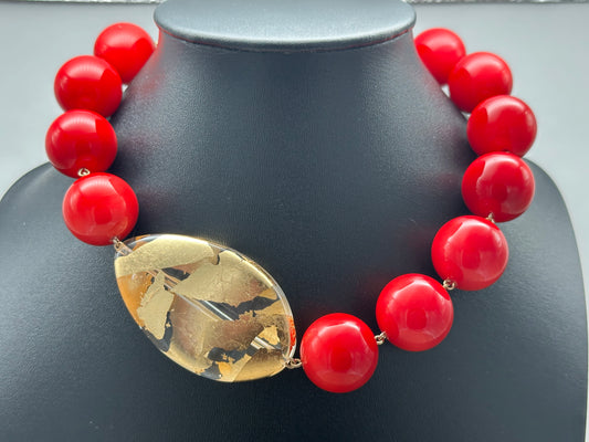 Collier perles rouges avec éléments transparent feuille d’or - Francine BRAMLI