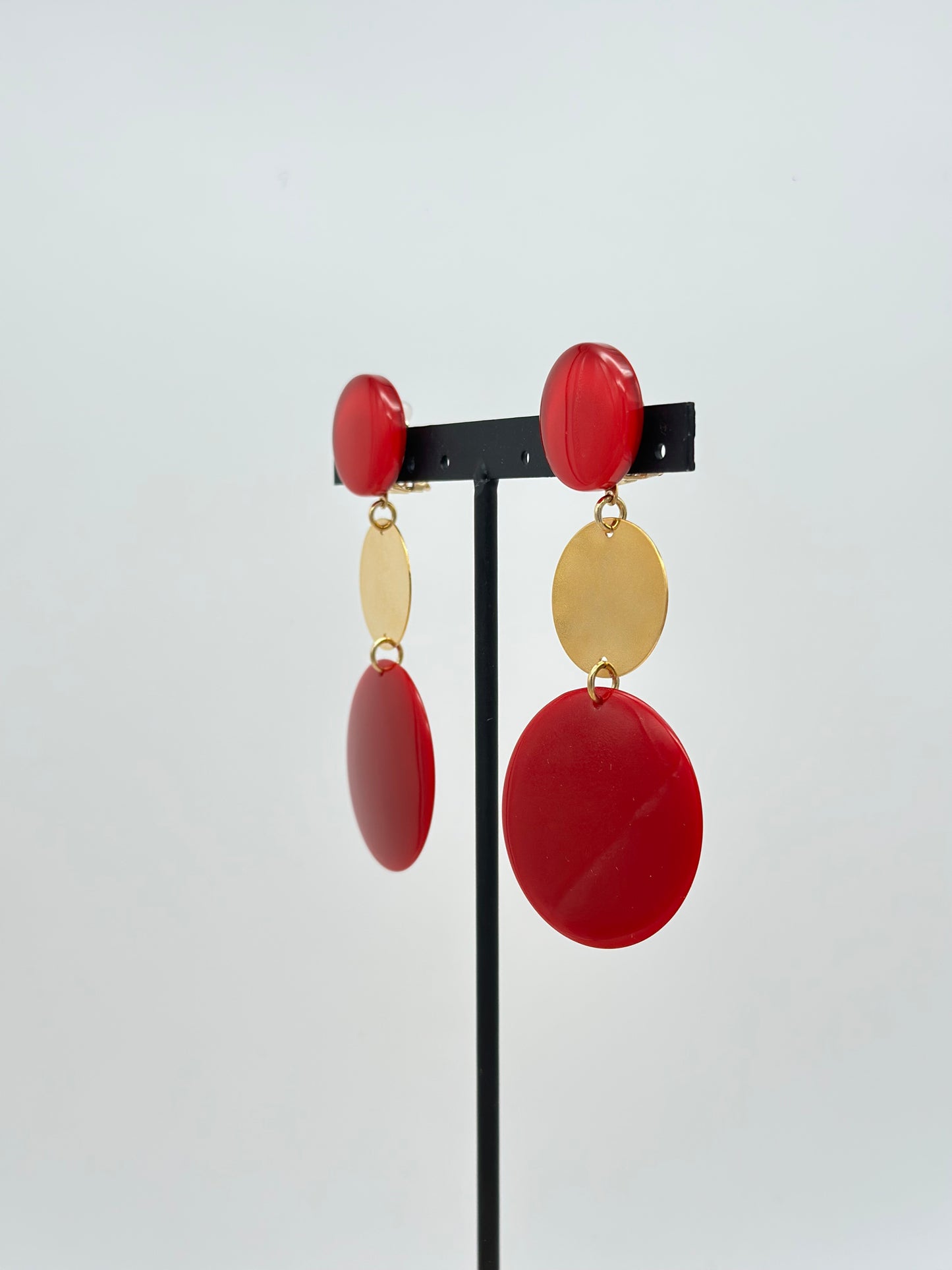 Boucles d’oreilles plaques rouge et dorée - Francine BRAMLI