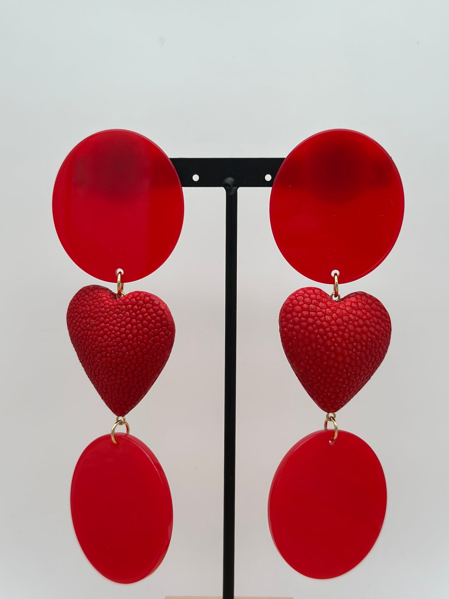 Boucles d’oreilles plaque rouge et cœur galuchat - Francine BRAMLI