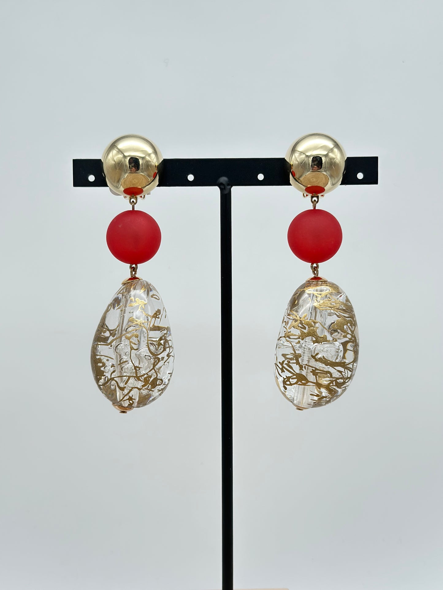 Boucles d’oreilles goutte et perle fantaisie rouge- Francine BRAMLI