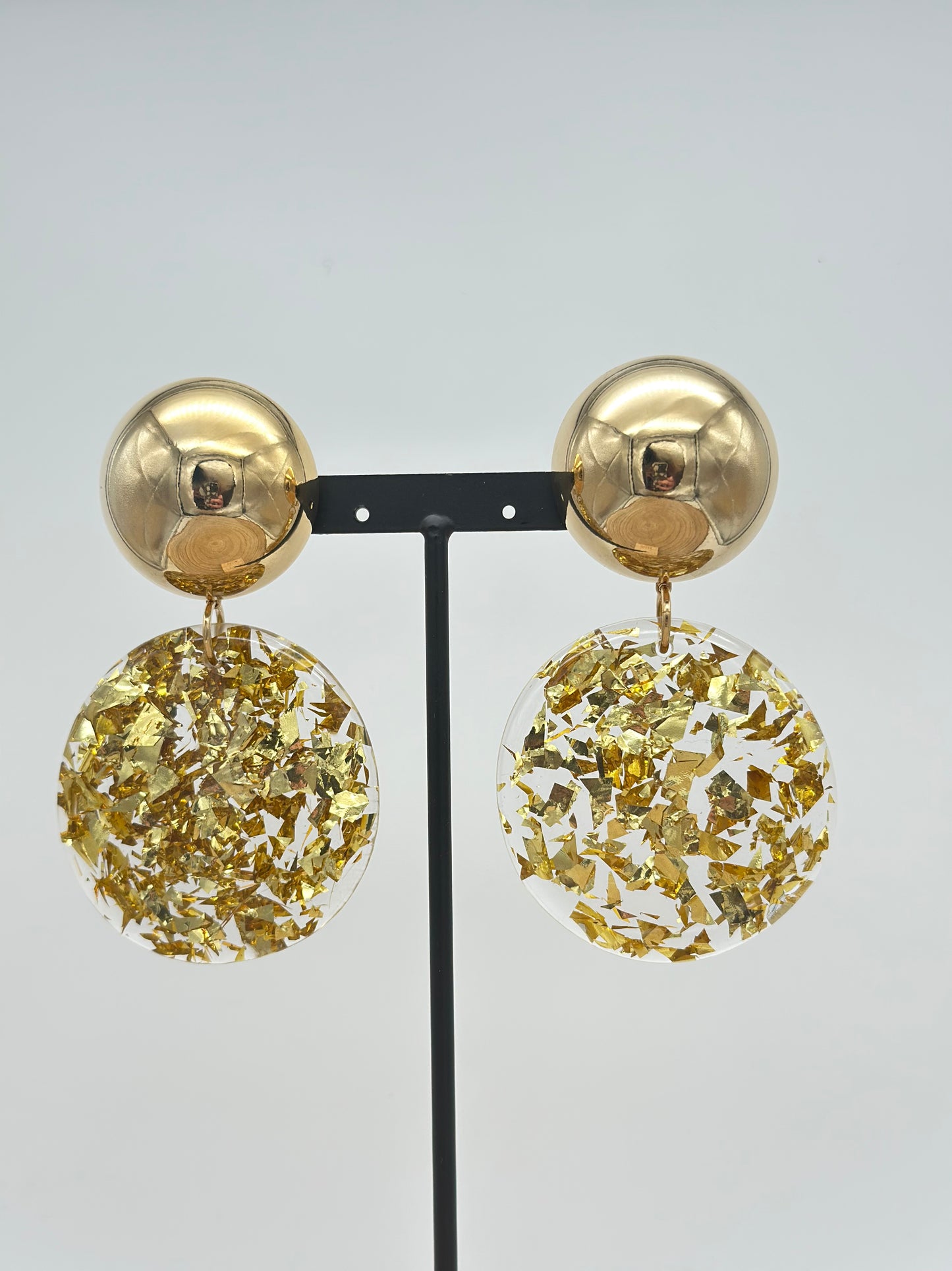 Boucles d’oreilles plaque ronde transparente avec feuille d’or - Francine BRAMLI