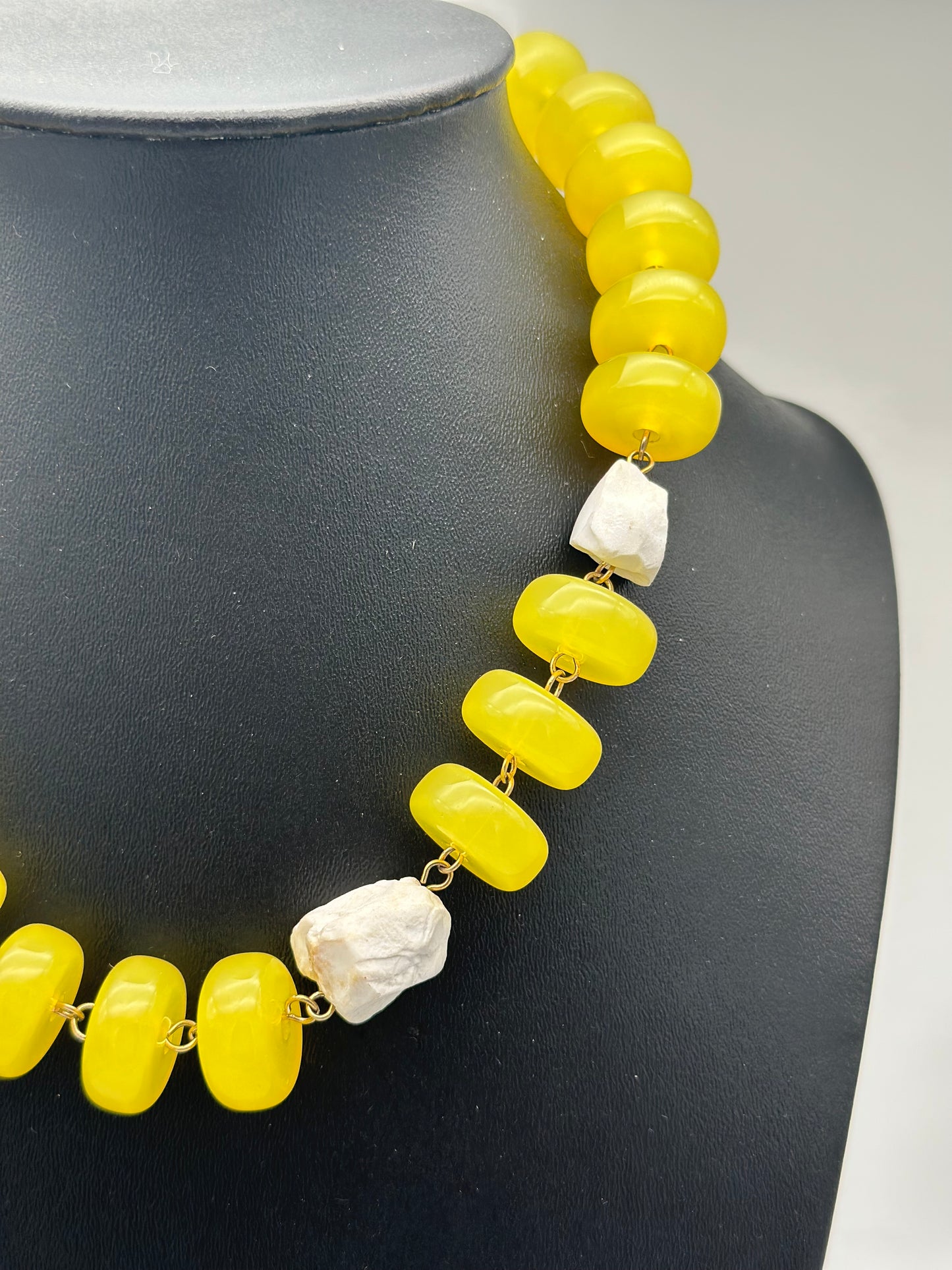 Collier jaune perles fantaisie et pierres - Francine BRAMLI