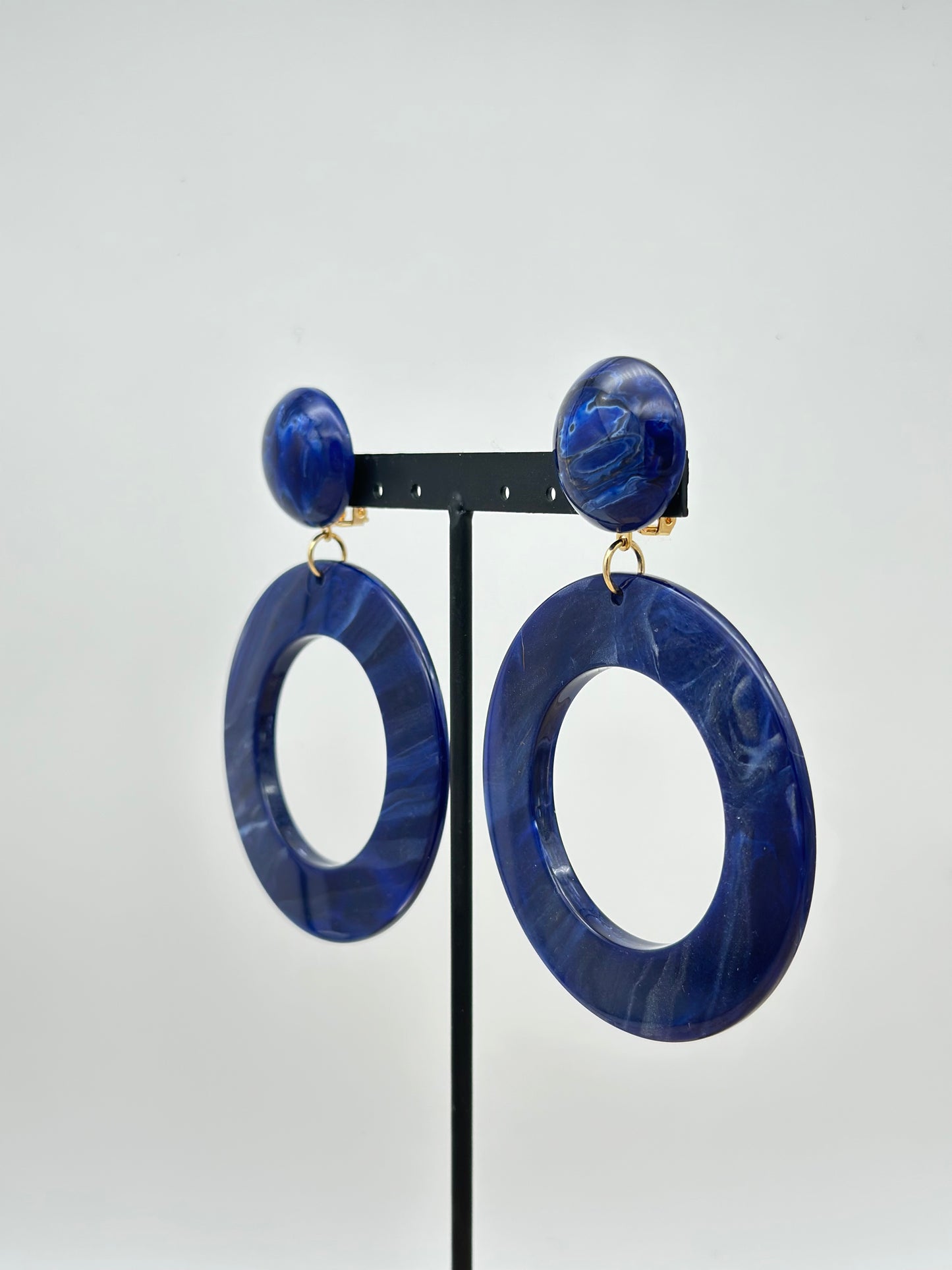 Boucles d’oreilles créoles bleu marine marbré - Francine BRAMLI