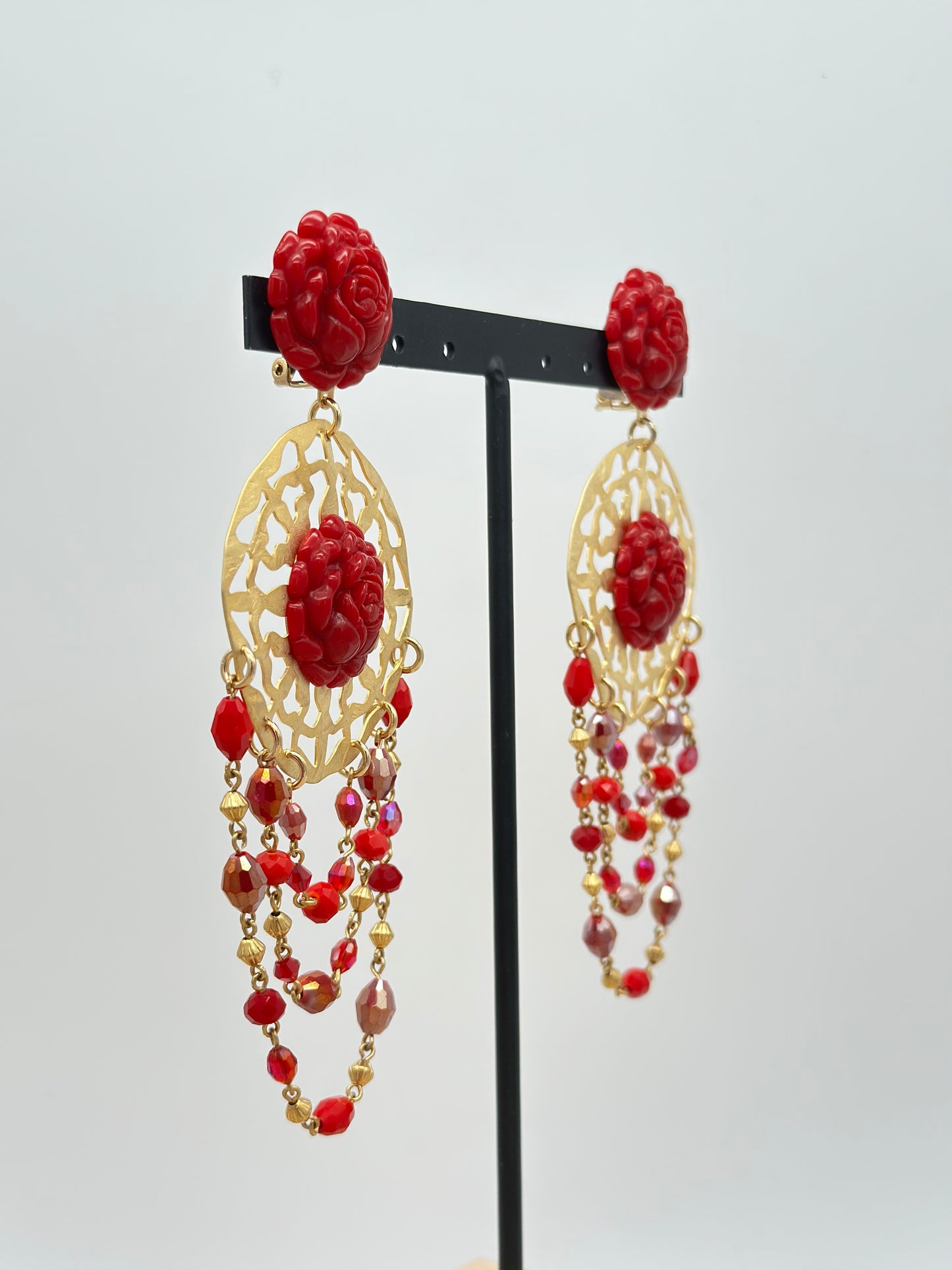 Boucles d’oreilles pampilles et camélia- Francine BRAMLI