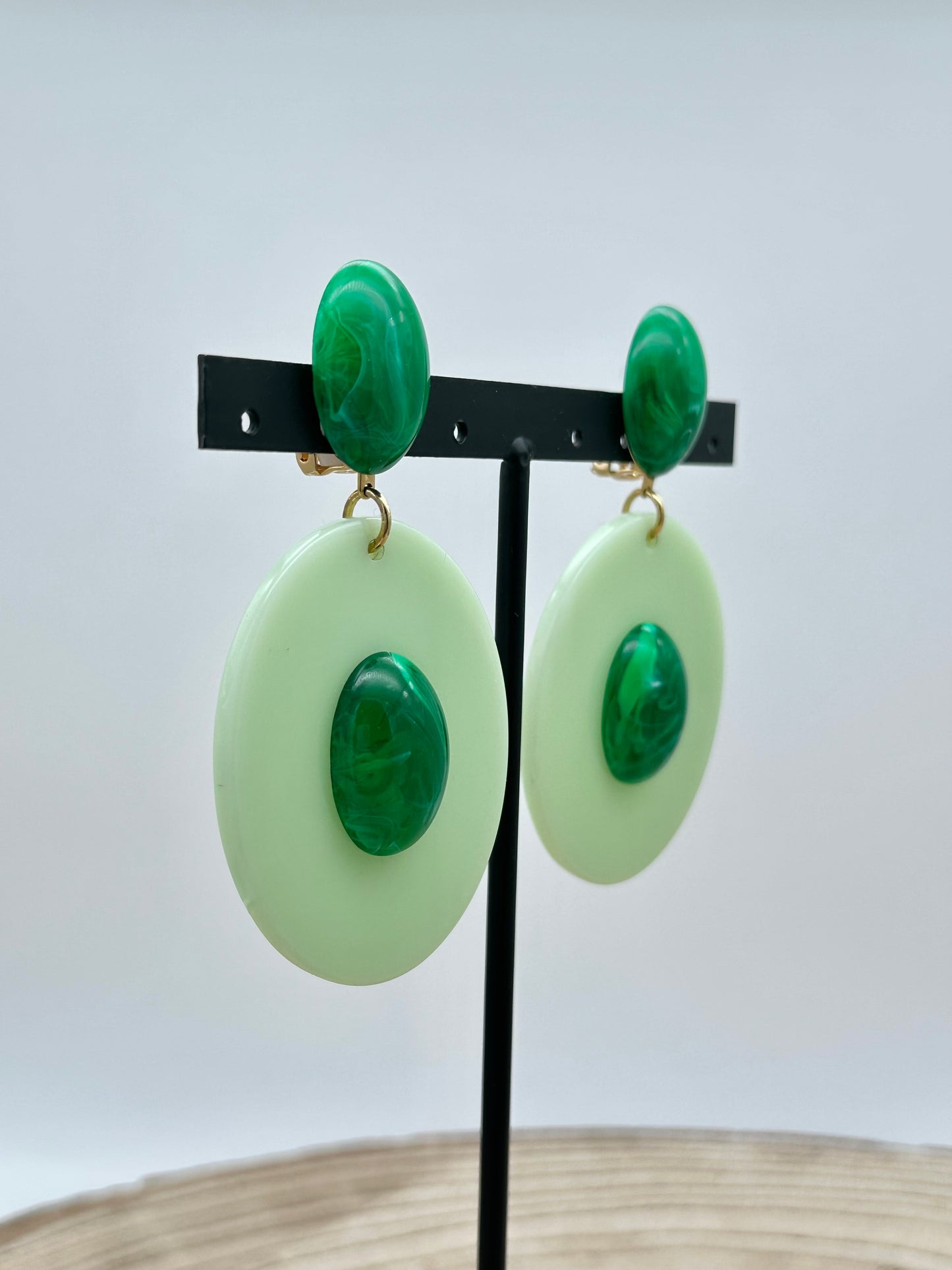 BOUCLES D’OREILLES PLAQUES