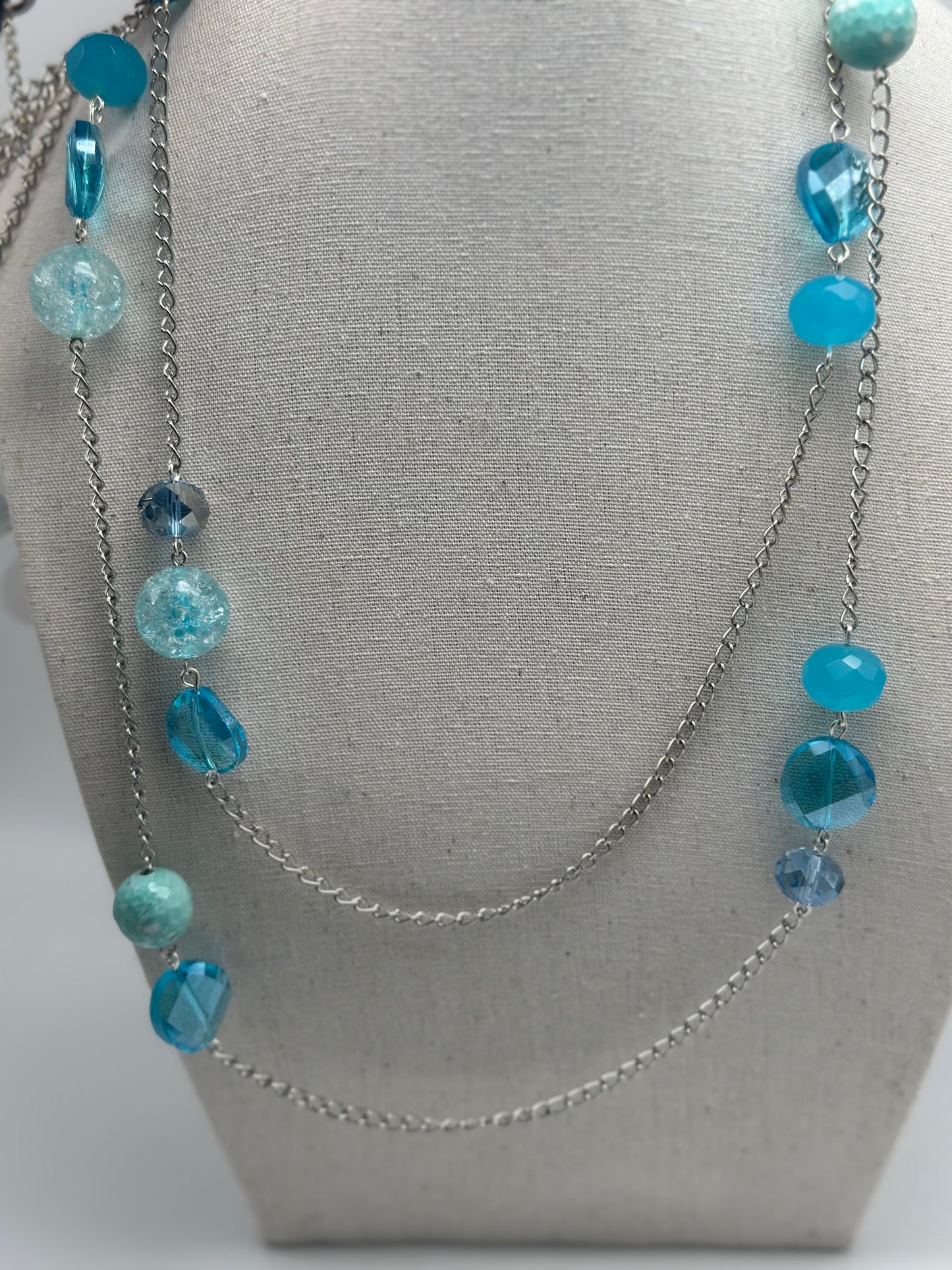 Sautoir bleu en éléments scintillants