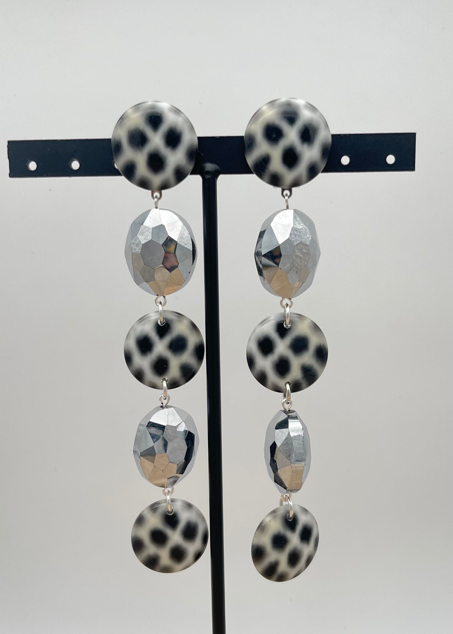 BOUCLES D’OREILLES ÉLÉMENTS SCINTILLANTS / MOTIF LÉOPARD - Francine BRAMLI