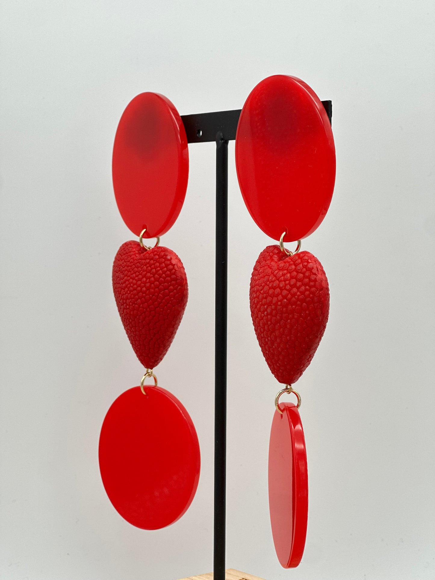 Boucles d’oreilles plaque rouge et cœur galuchat - Francine BRAMLI