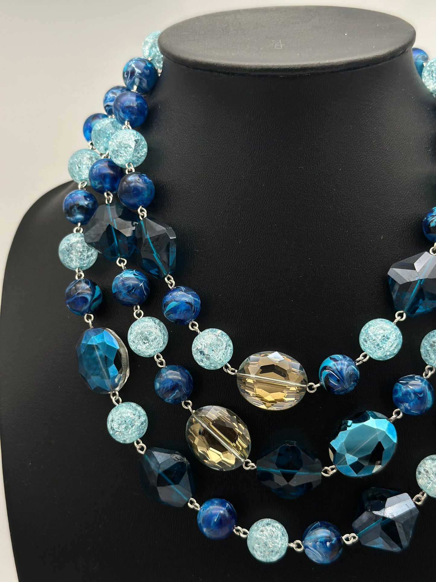 Collier bleu 3 rangs perles fantaisie et éléments scintillants - Francine BRAMLI