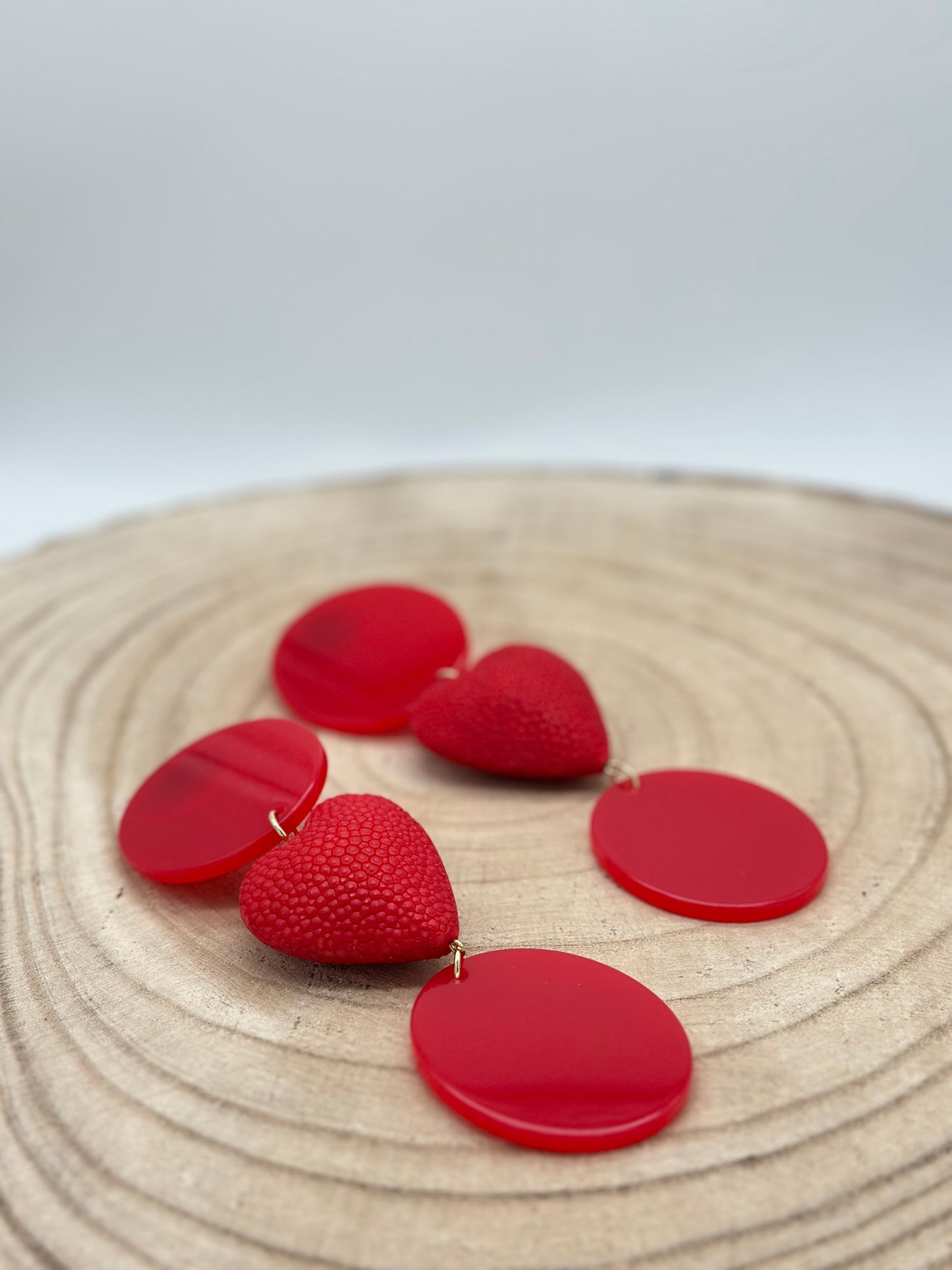 Boucles d’oreilles plaque rouge et cœur galuchat - Francine BRAMLI